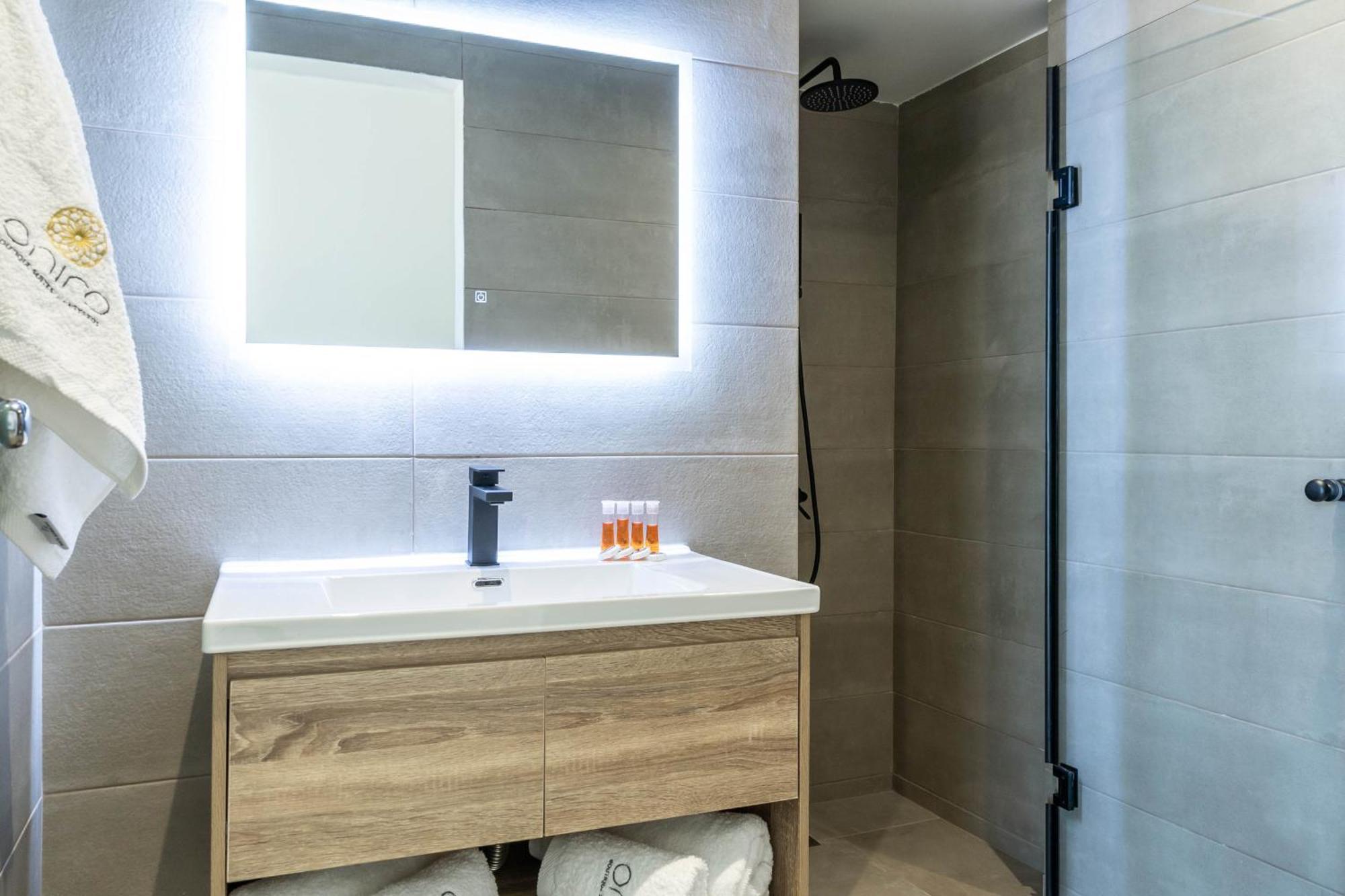 Nerea Boutique Suites Karystos Quarto foto